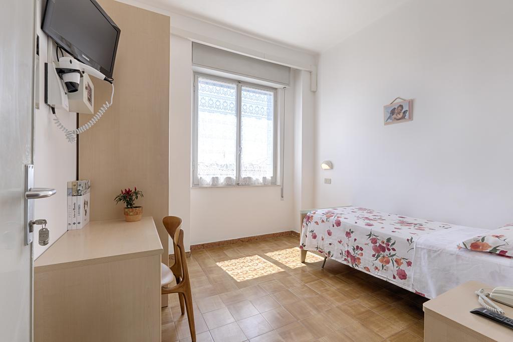 Hotel Dinarica Маротта Экстерьер фото