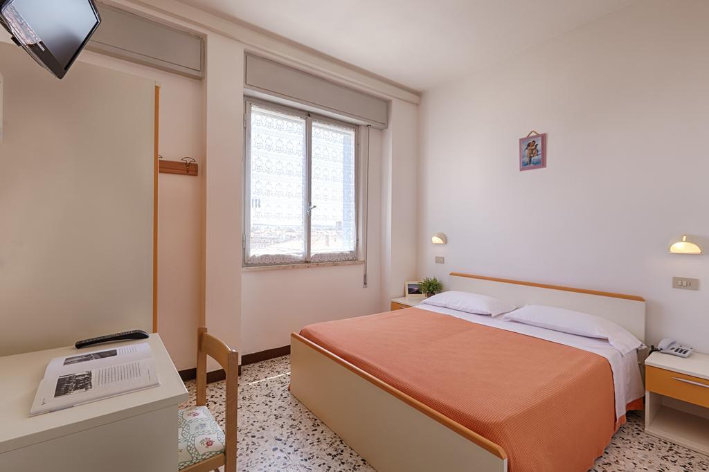 Hotel Dinarica Маротта Экстерьер фото